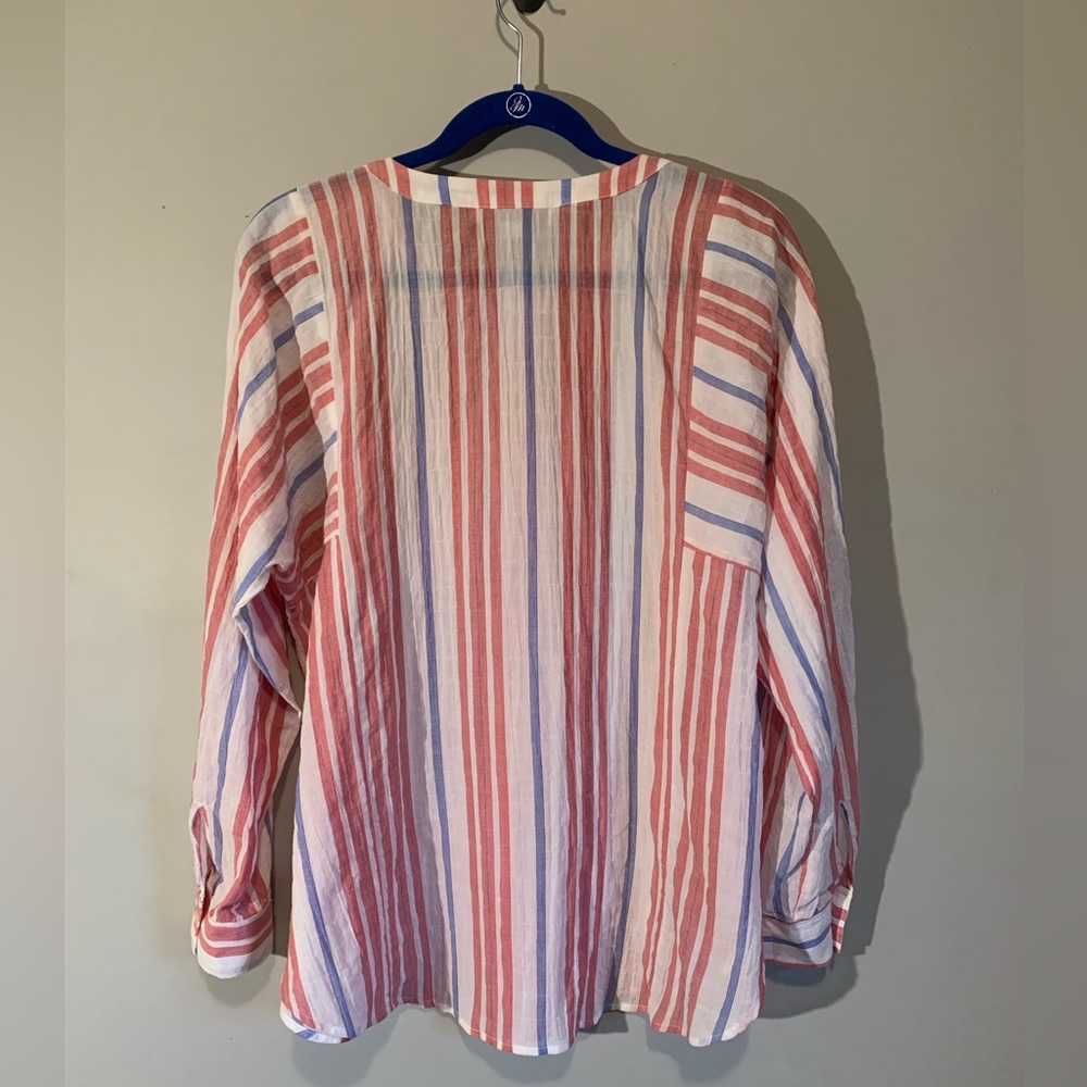 LOFT red white and blue Gauzy button down top - Picture 2 of 9